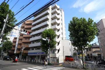 ライオンズマンション代々木第二の外観（北西側から）