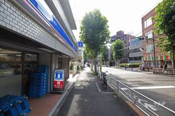 敷地北西側の前面道路