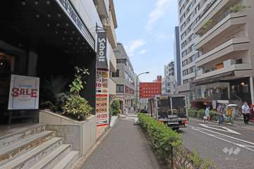 敷地南東側の前面道路