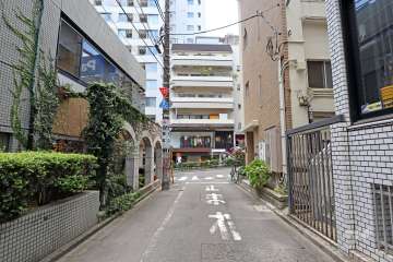 敷地南東側の前面道路