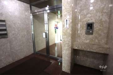 エントランスはオートロック付きです。