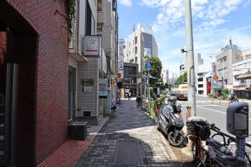 敷地北西側の前面道路