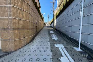 敷地北側の前面道路