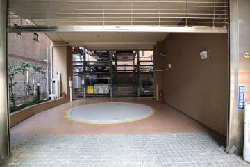 敷地内駐車場（屋内機械式）