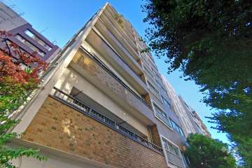 第8宮庭マンションの外観（南東側から）