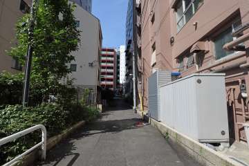 敷地北西側の前面道路