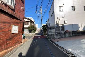 敷地北側の前面道路