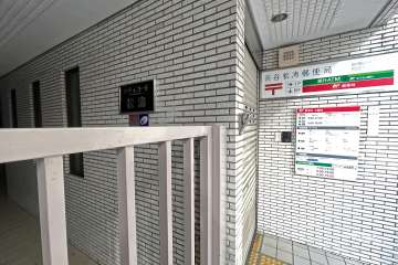 敷地内には郵便局があります。