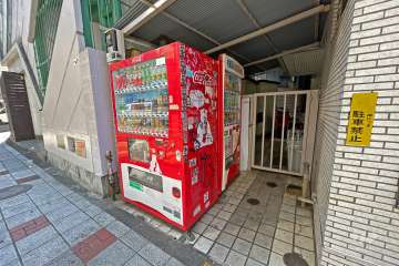 敷地内には自販機があります。