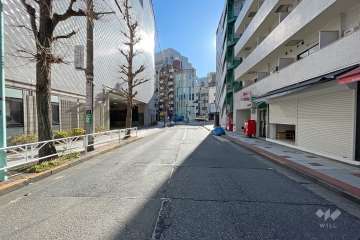 敷地北東側の前面道路