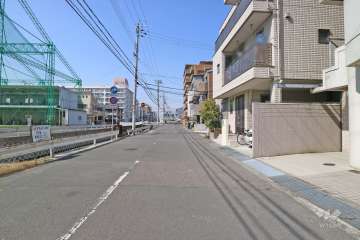 敷地南側の前面道路