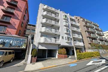 サンビューハイツ神宮の外観（南東側から）