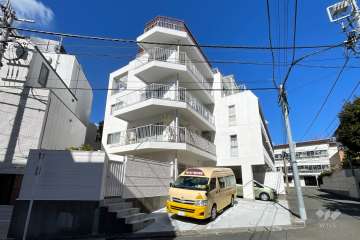 ハイツ千駄ヶ谷の外観（南側から）