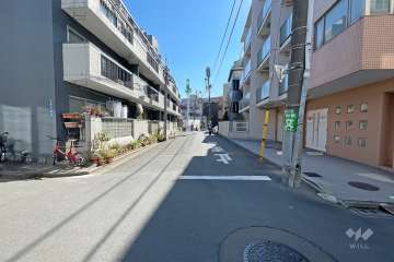 敷地北東側の前面道路