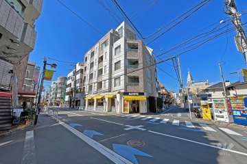 ネオマイム千駄ヶ谷の遠景。『東京体育館』すぐ南西側にあります。