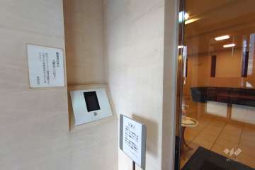 エントランスはオートロック付きです。