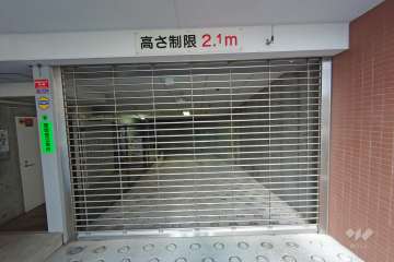 駐車場の出入り口（リングシャッター付き）