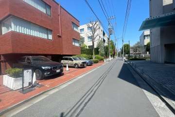 敷地東側の前面道路