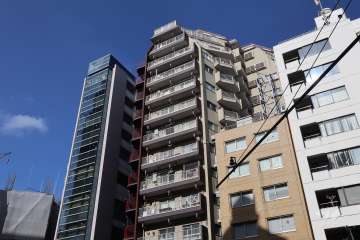 千駄ヶ谷フラワーマンションの外観（南西側から）