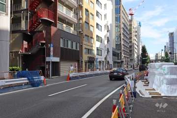 敷地西側の前面道路