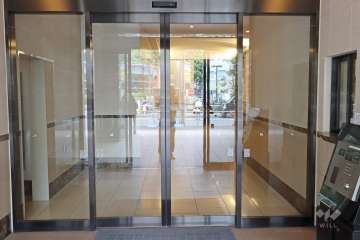 エントランスはオートロック付きです。