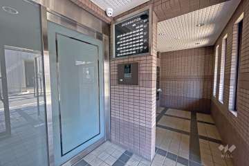 エントランスはオートロック付きです。