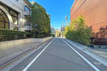 敷地北側の前面道路