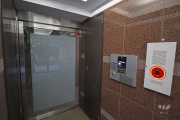 エントランスはオートロック付きです。