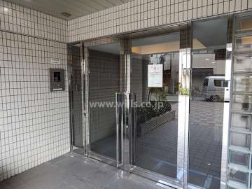 エントランスはオートロック付きです。