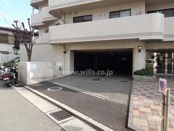 駐車場出入り口