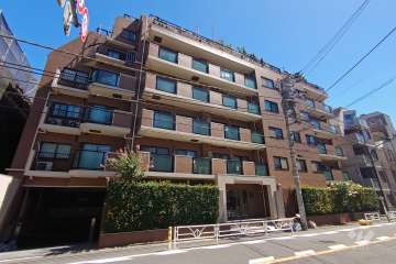 シャロンロイヤル代々木初台の外観（北西側から）