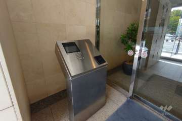 エントランスはオートロック付きです。