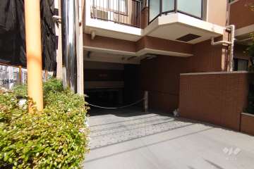 駐車場の出入り口（ロボットゲート付き）