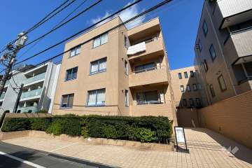 アピカ原宿の外観(南西側から)