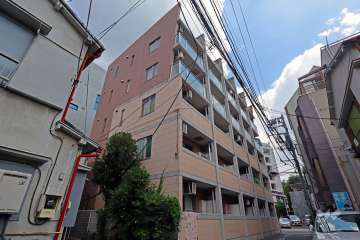 プラトー神宮前の外観（南西側から）