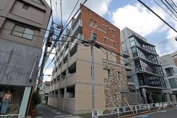 プラトー神宮前の外観（南東側から）