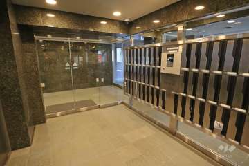 エントランスはオートロック付きです。