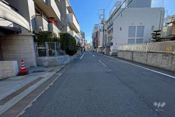 敷地南東側の前面道路