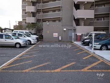 敷地内駐車場（平面式と機械式とがあります）