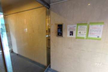 エントランスはオートロック付きです。