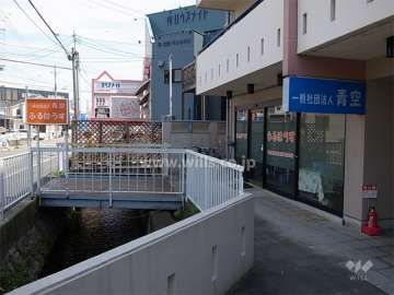 1階には店舗が入っています。