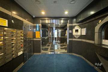 エントランスはオートロック付きです。