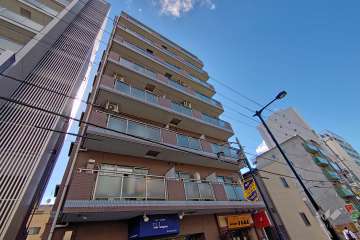 ナビウスオペラ通りの外観（南東側から）