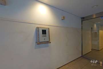 エントランスはオートロック付きです。