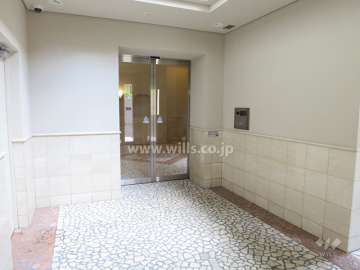 エントランスはオートロック付きです。