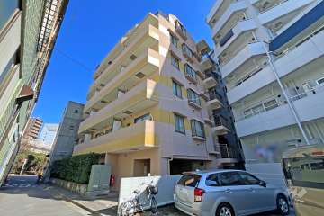 ルセージュ初台の外観（西側から）