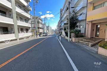 敷地東側の前面道路