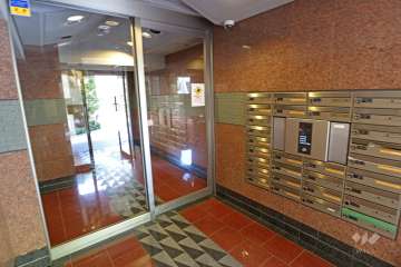 エントランスはオートロック付きです。