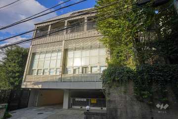 グランドメゾン神宮前の外観（南西側から）