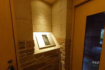 エントランスはオートロック付きです。